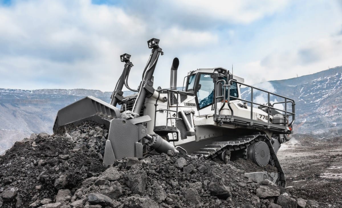 Top 10 Of The Biggest Dozers In The World Al Marwan Machinery top-10-of-the-biggest-dozers-in-the-world-al-marwan-machinery
